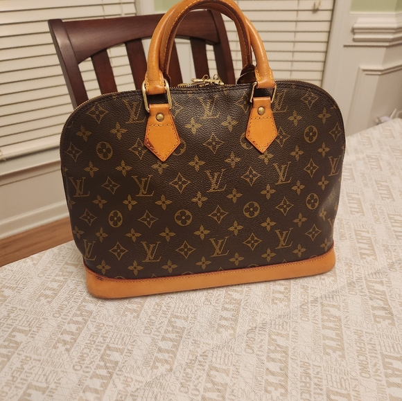 Louis Vuitton Alma PM Sachel bag - Picture 3 of 17